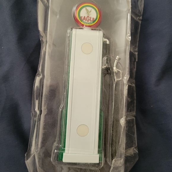 Eagle Gasoline Vintage Style Gas Pump Cylinder 1/18 Diecast Replica 1940s - Picture 3 of 3